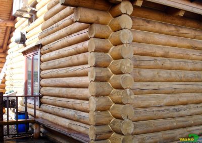 Ściana domu drewnianego z bali